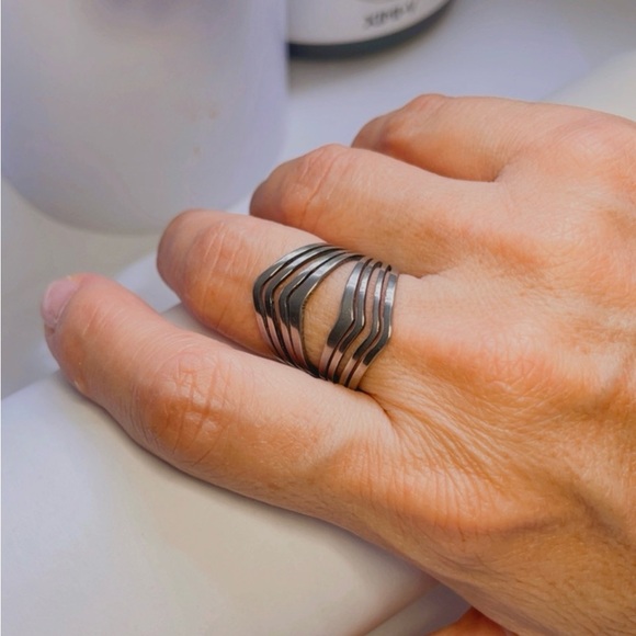 NWT Silver Stainless Steel Ring, Unisex Geometric Laser Cut Pattern Size 9 - Picture 13 of 16